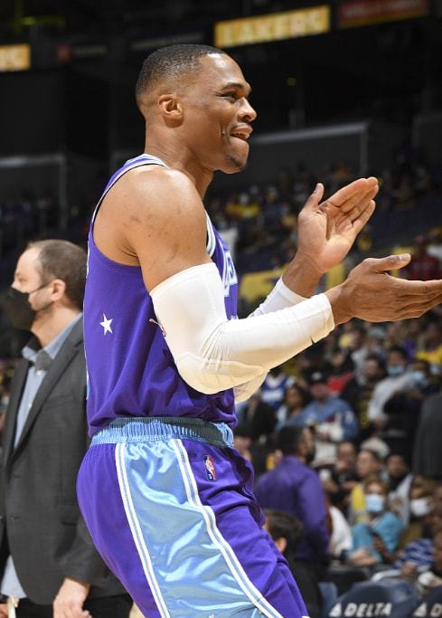 脚步小幅并 脚步小幅并